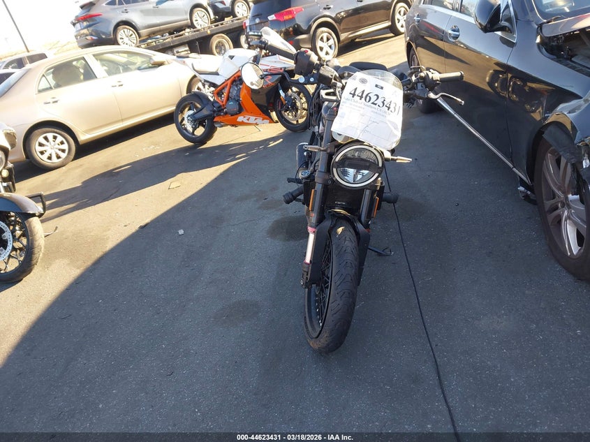 2023 HUSQVARNA VITPILEN 401/SVARTPILEN 401 auction photo 5