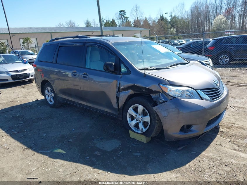 2014 Toyota Sienna Le V6 8 Passenger