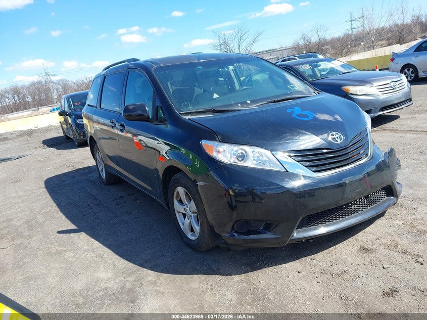 2017 Toyota Sienna Le 8 Passenger