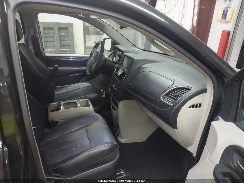 2015 Chrysler Town & Country Touring