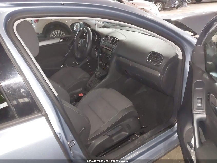 2011 Volkswagen Golf 2.5L 4-Door
