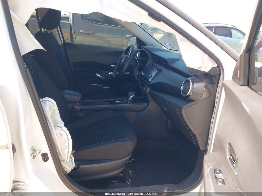 2022 Nissan Kicks Sv Xtronic Cvt