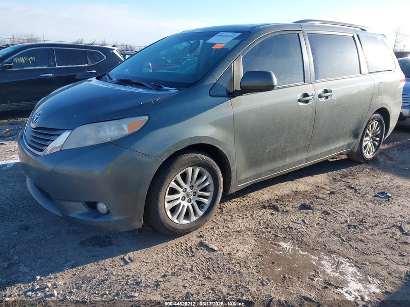2014 Toyota Sienna Xle V6 8 Passenger