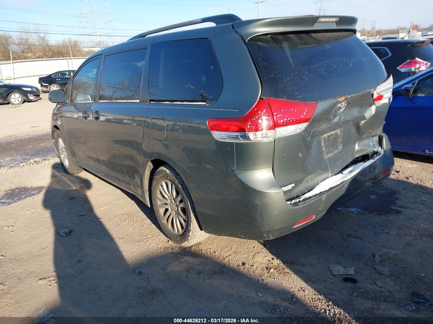 2014 Toyota Sienna Xle V6 8 Passenger