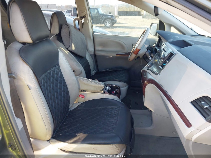2014 Toyota Sienna Xle V6 8 Passenger