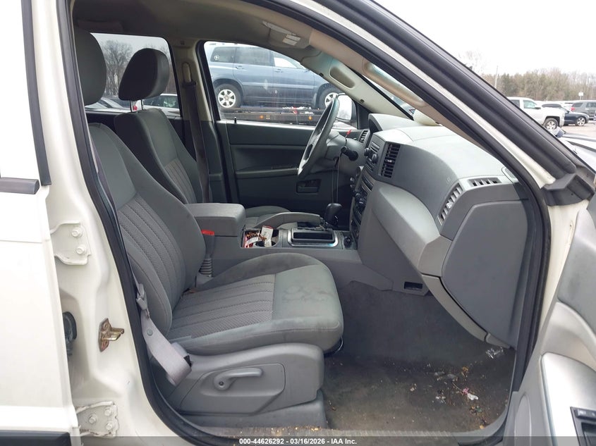 2005 Jeep Grand Cherokee Laredo