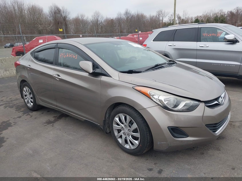 2013 HYUNDAI ELANTRA GL