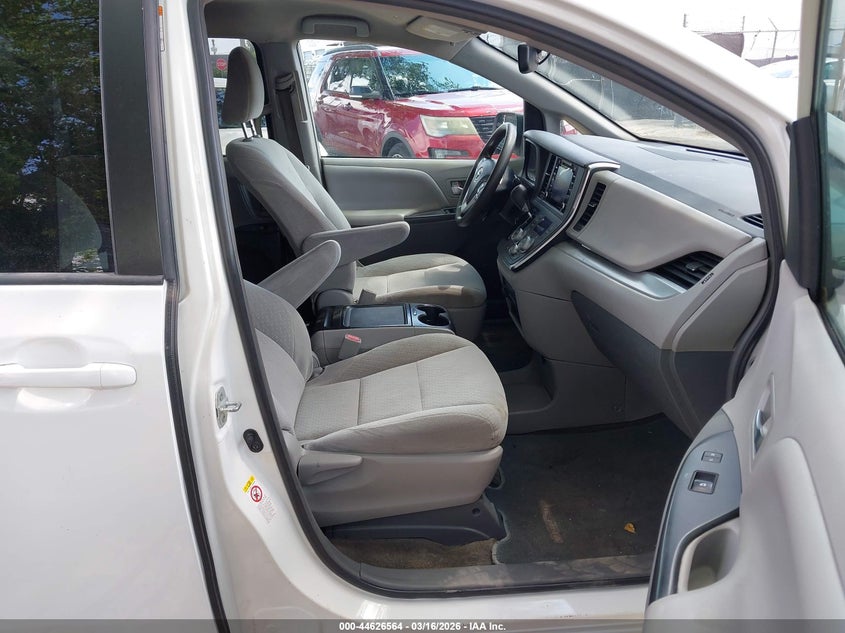 2019 Toyota Sienna Le 8 Passenger