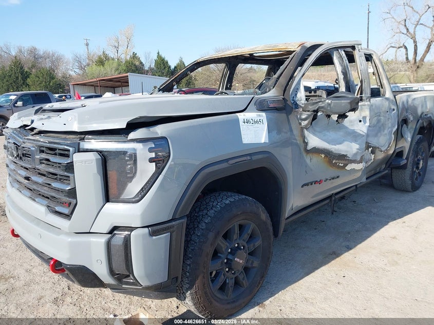 2024 GMC SIERRA 2500HD auction photo 2