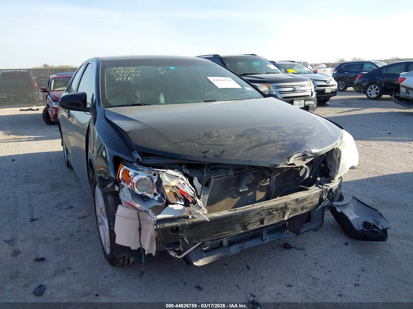 2014 TOYOTA CAMRY SE