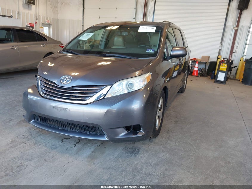 2015 Toyota Sienna Le 8 Passenger