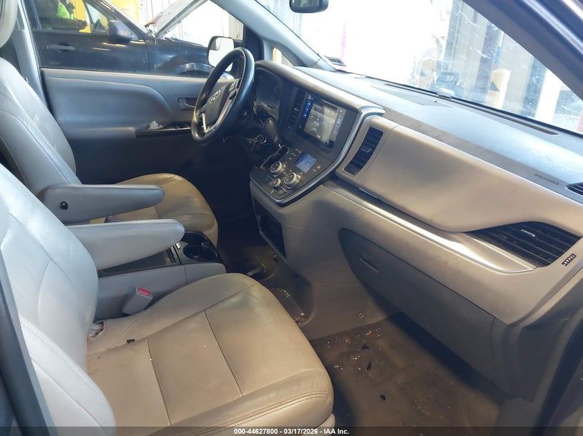 2015 Toyota Sienna Le 8 Passenger