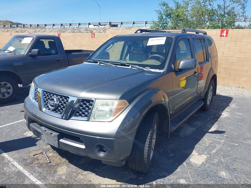 2005 Nissan Pathfinder Le