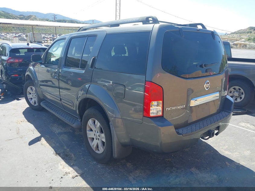 2005 Nissan Pathfinder Le