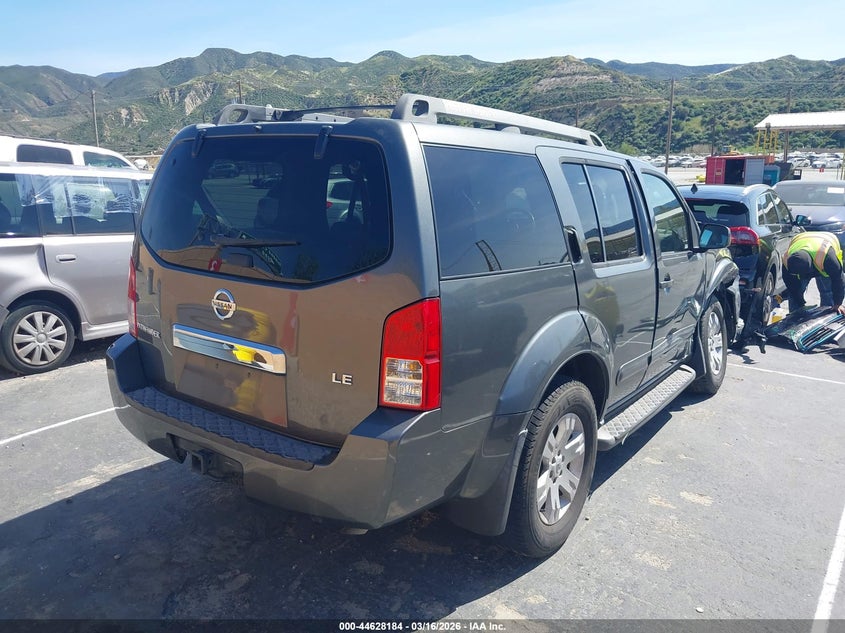 2005 Nissan Pathfinder Le