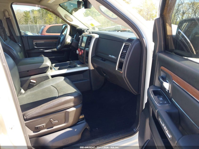 2017 Ram 1500 Laramie 4X4 5'7 Box