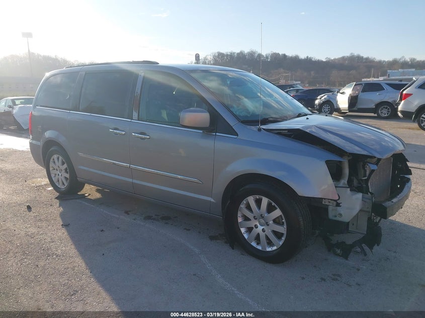 2016 Chrysler Town & Country Touring