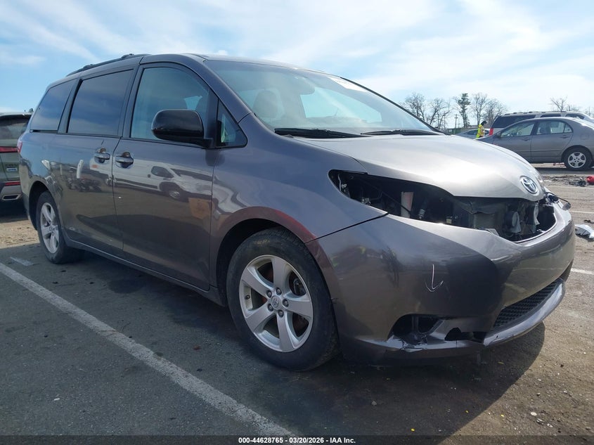 2015 Toyota Sienna Le 8 Passenger