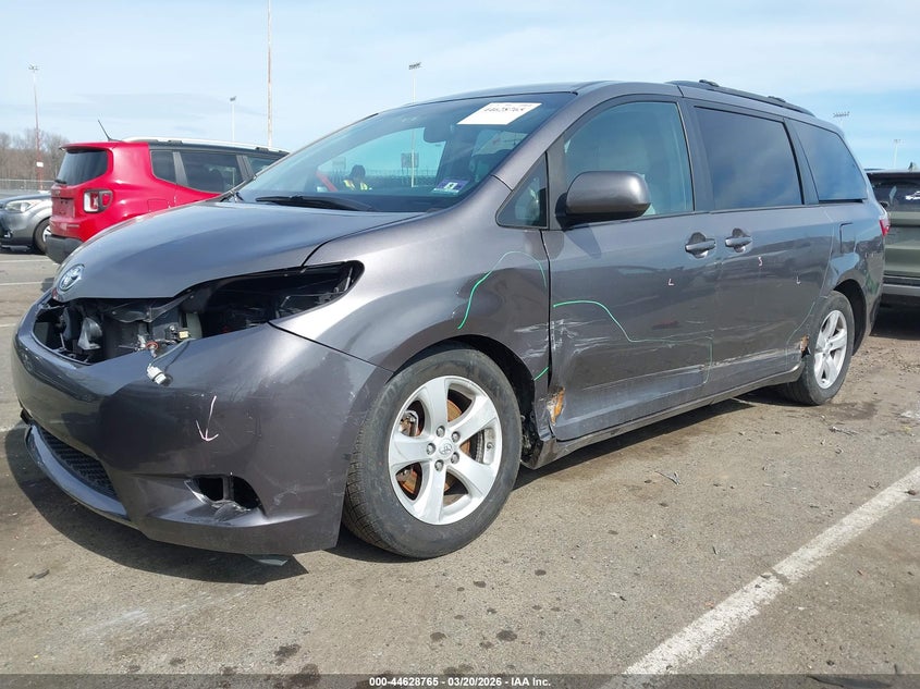 2015 Toyota Sienna Le 8 Passenger