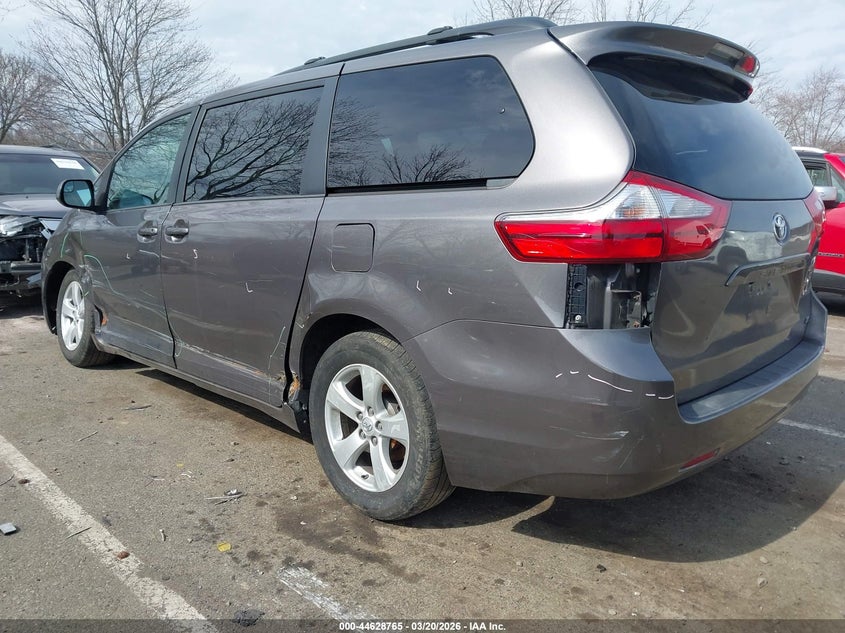 2015 Toyota Sienna Le 8 Passenger