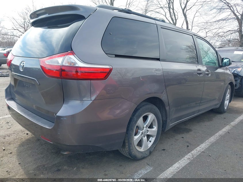2015 Toyota Sienna Le 8 Passenger