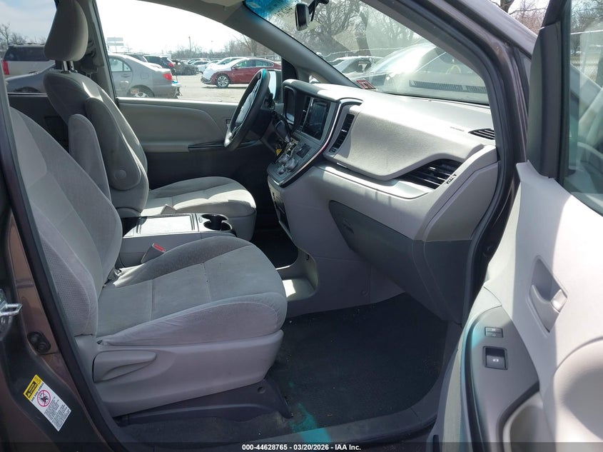2015 Toyota Sienna Le 8 Passenger