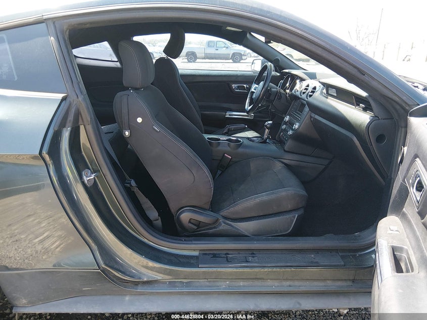 2016 Ford Mustang V6