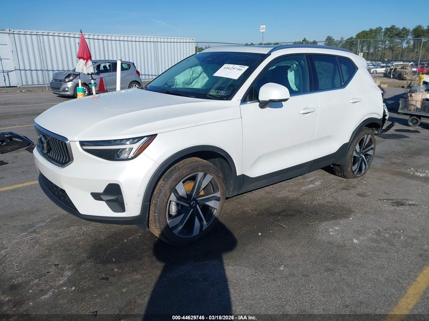 2025 Volvo Xc40 B5 Plus Bright Theme
