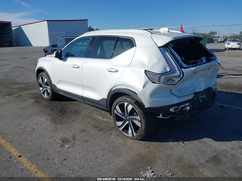2025 Volvo Xc40 B5 Plus Bright Theme