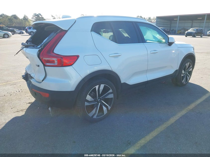 2025 Volvo Xc40 B5 Plus Bright Theme