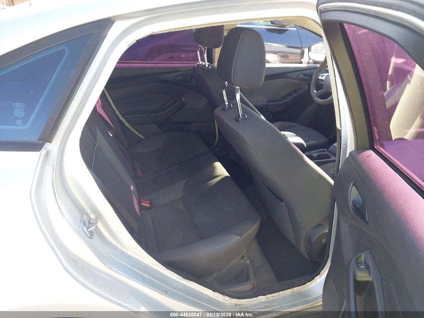 2012 Ford Focus 2.0 Se silver Lot 111044630047 Vin 1FAHP3F24CL302814