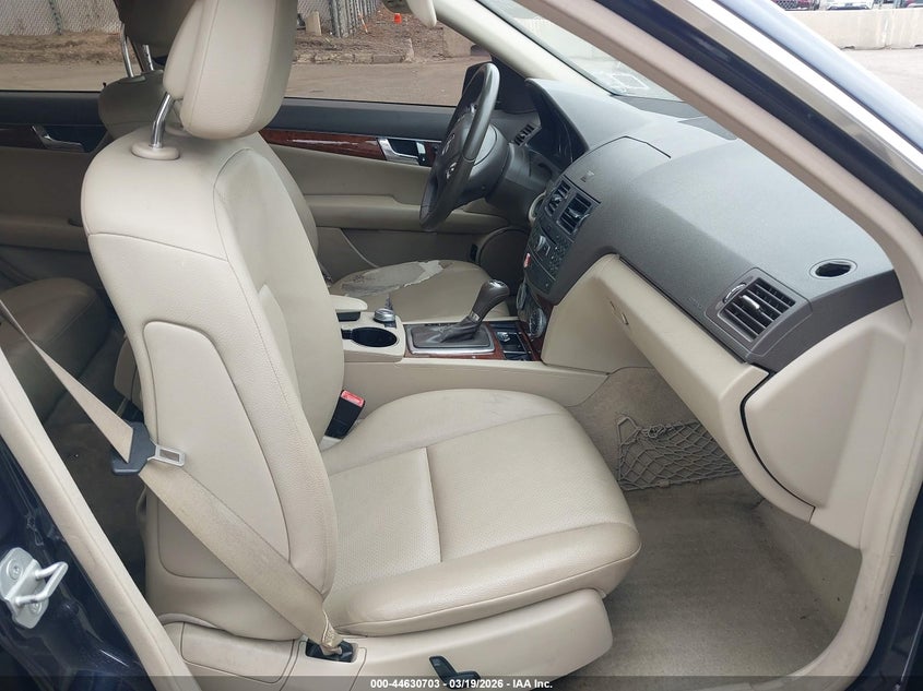 2011 Mercedes-Benz C 300 Luxury 4Matic/Sport 4Matic