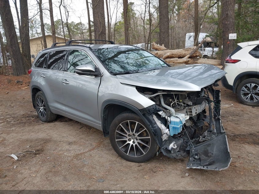 2017 Toyota Highlander Se