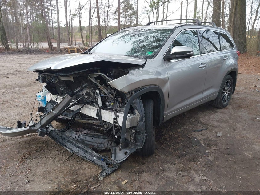 2017 Toyota Highlander Se