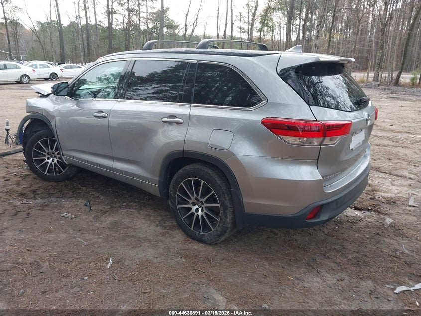 2017 Toyota Highlander Se