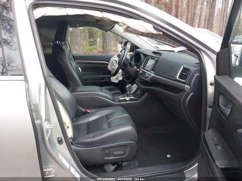 2017 Toyota Highlander Se