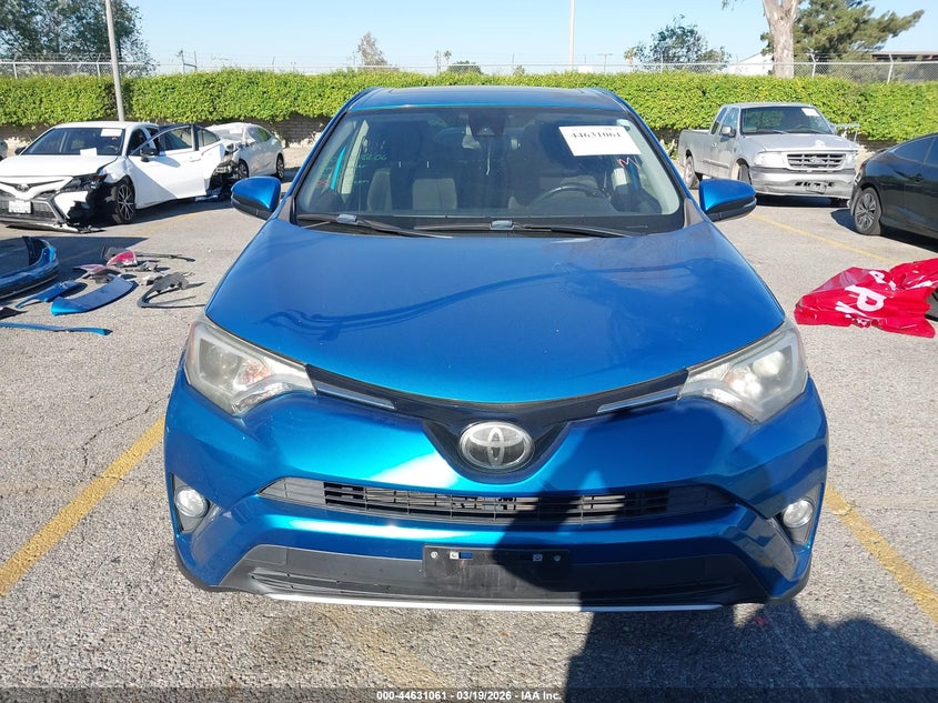 VIN JTMWFREV4JD118483 2018 TOYOTA RAV4 XLE