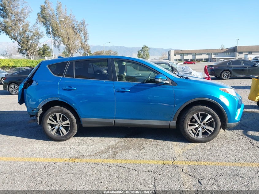 VIN JTMWFREV4JD118483 2018 TOYOTA RAV4 XLE