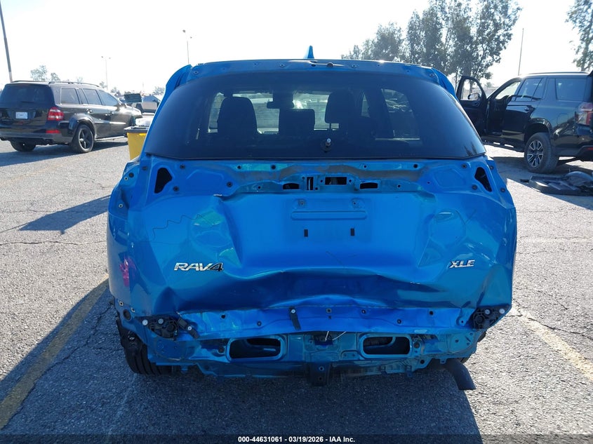 VIN JTMWFREV4JD118483 2018 TOYOTA RAV4 XLE