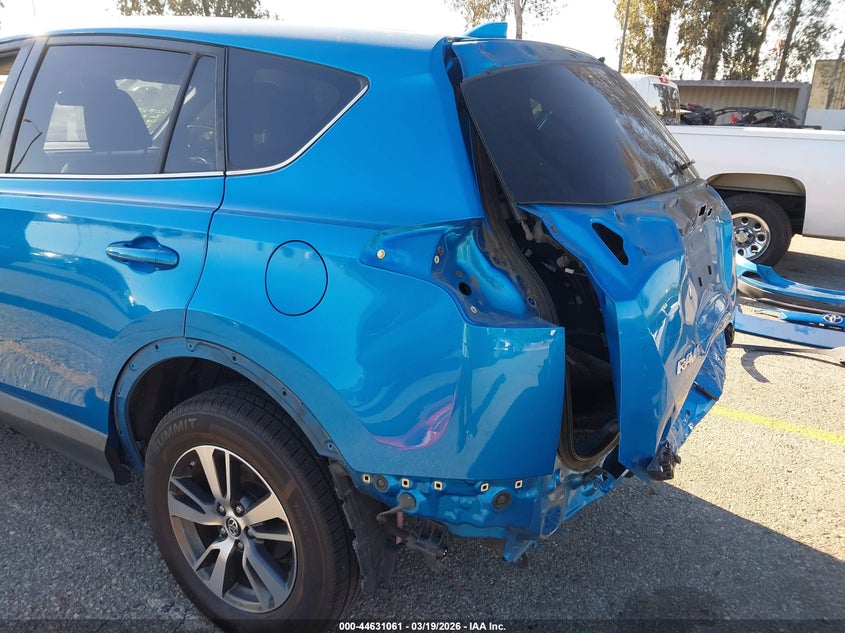 VIN JTMWFREV4JD118483 2018 TOYOTA RAV4 XLE