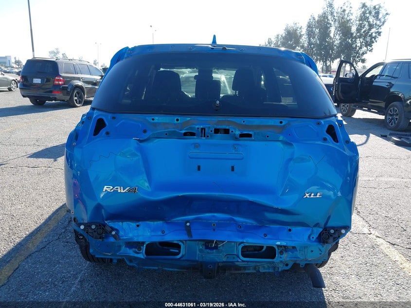 VIN JTMWFREV4JD118483 2018 TOYOTA RAV4 XLE