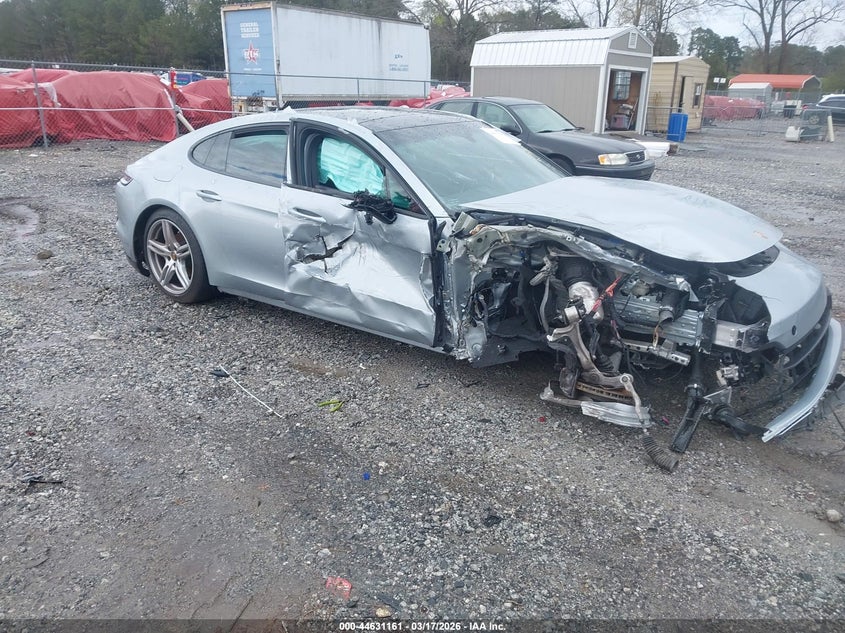 2023 Porsche Panamera 4/4 Platinum Edition/Platinum Edition