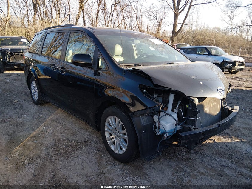 2013 Toyota Sienna Xle V6 8 Passenger