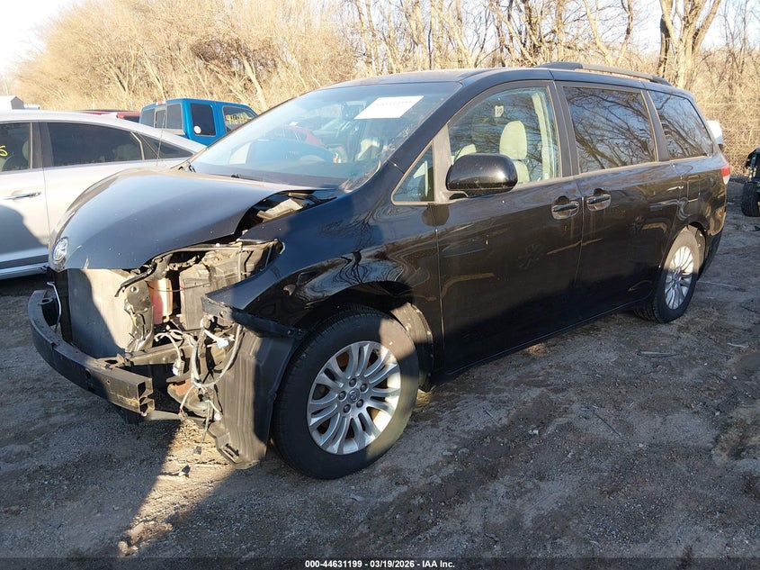 2013 Toyota Sienna Xle V6 8 Passenger
