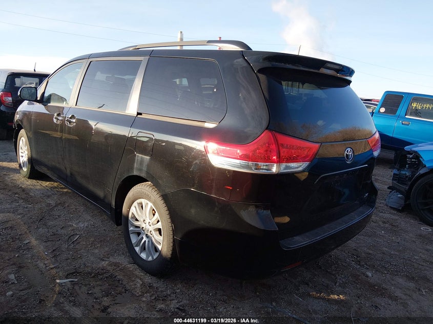 2013 Toyota Sienna Xle V6 8 Passenger