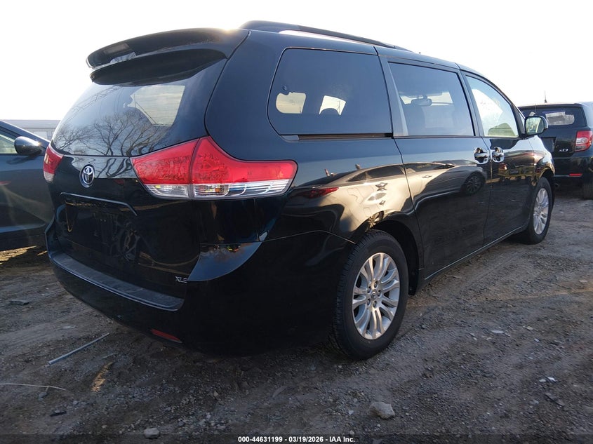 2013 Toyota Sienna Xle V6 8 Passenger