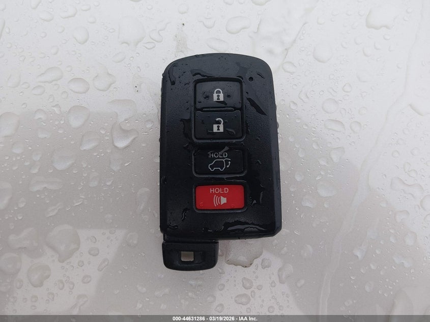VIN JTMRFREV1JD227674 2018 TOYOTA RAV4 XLE