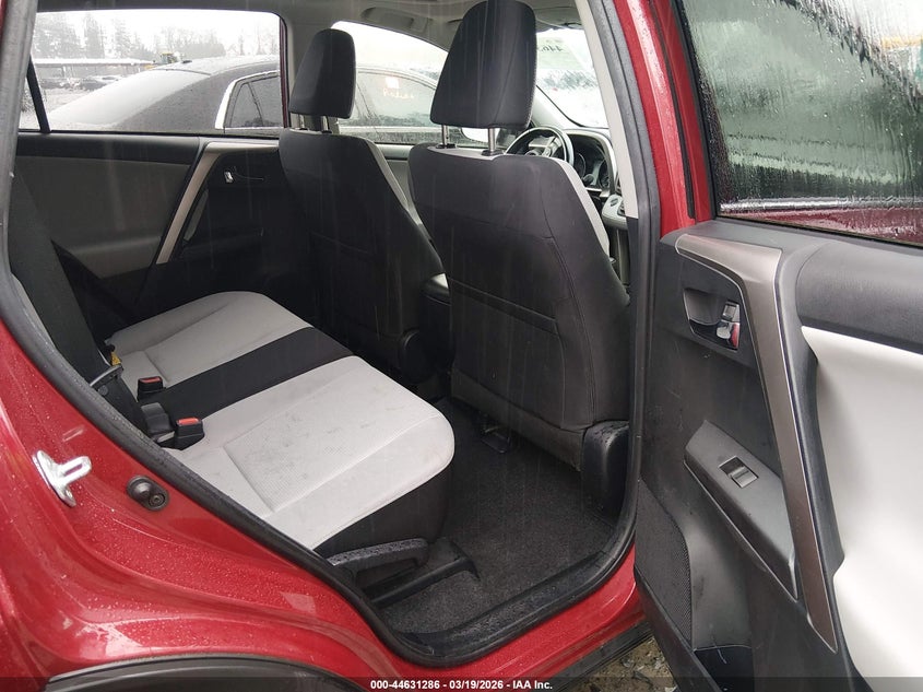 VIN JTMRFREV1JD227674 2018 TOYOTA RAV4 XLE