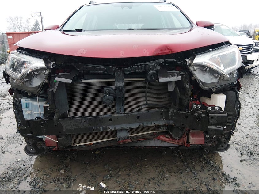 VIN JTMRFREV1JD227674 2018 TOYOTA RAV4 XLE