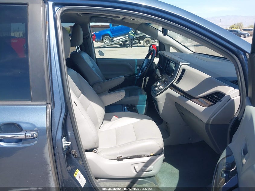 2016 Toyota Sienna Xle 8 Passenger